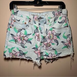 Levi’s 501 Button Fly Floral Garden Print Denim Shorts Size 26